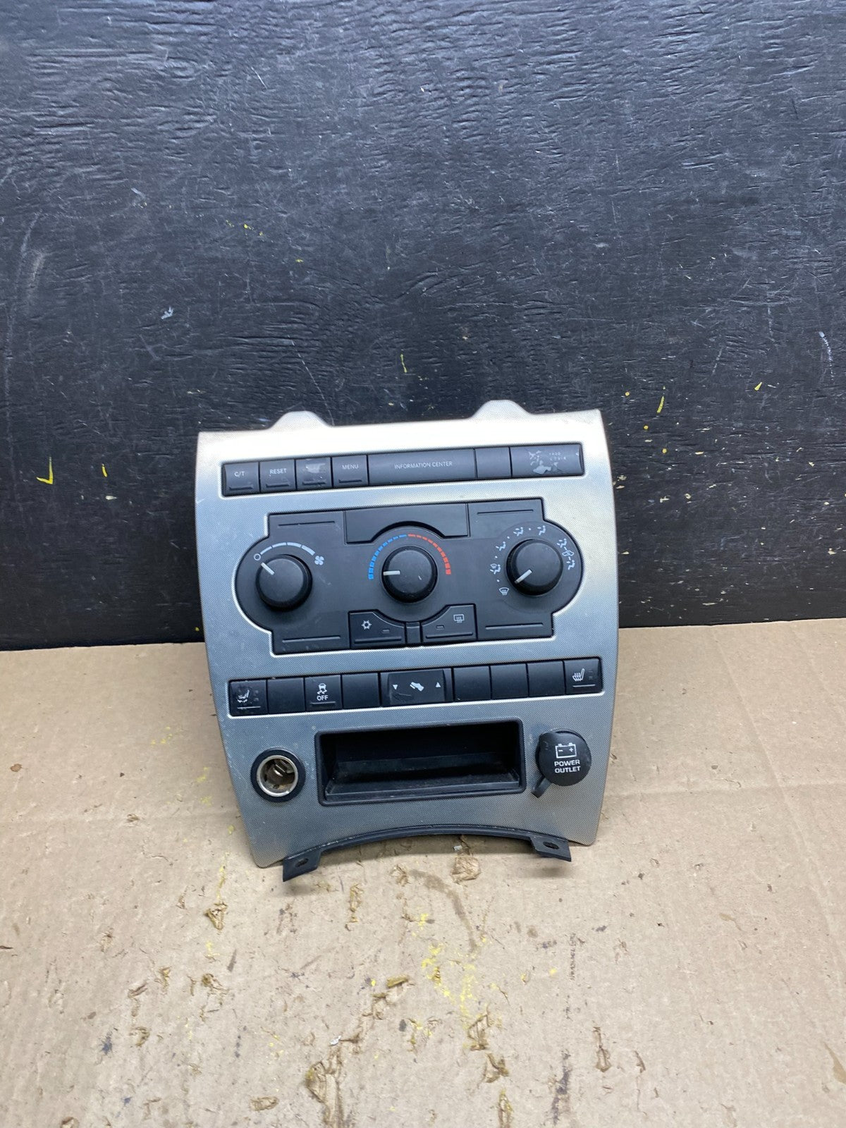 2005 2006 2007 Jeep Commander Grand Cherokee A/C Climate Control Bezel U5338 DG0