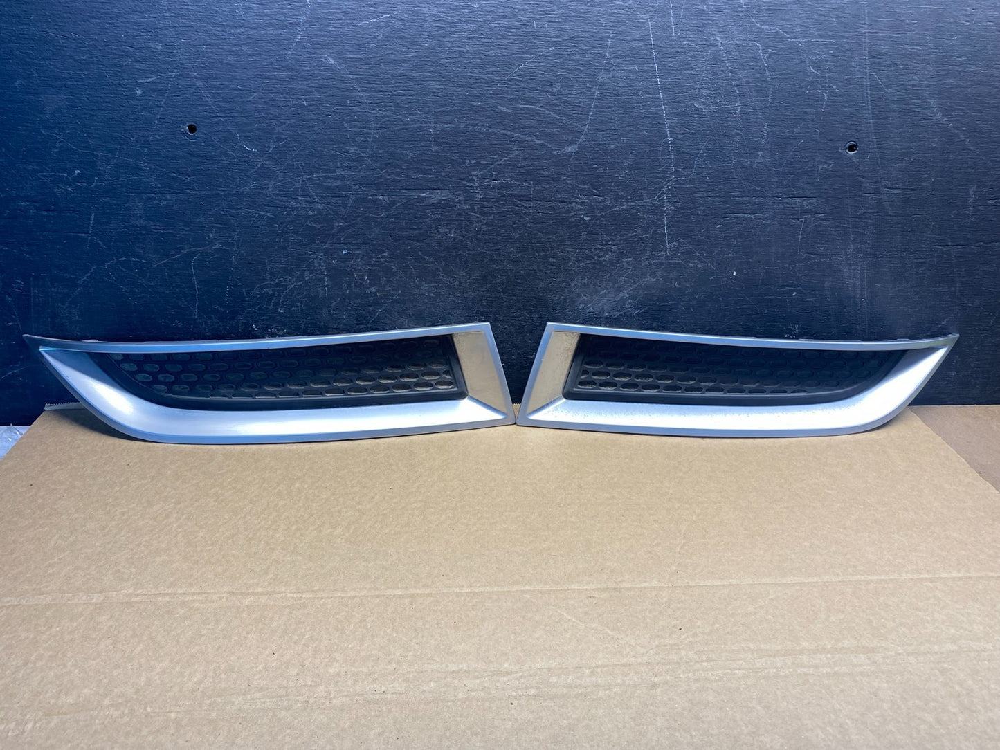 2013 to 2016 GMC Acadia Right+Left Set Upper Bumper Grille Cover AF7580 DG0