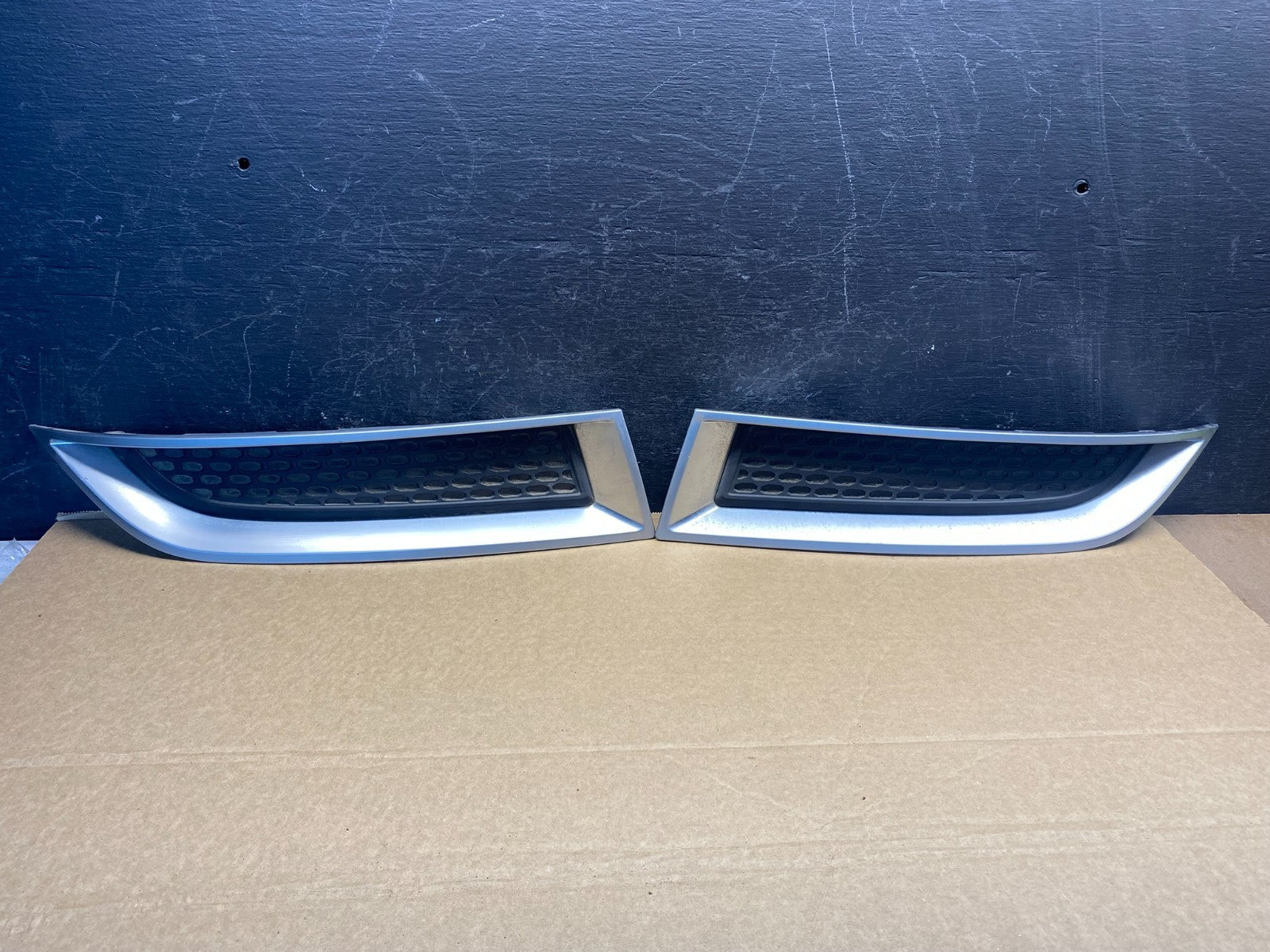 2013 to 2016 GMC Acadia Right+Left Set Upper Bumper Grille Cover AF7580 DG0