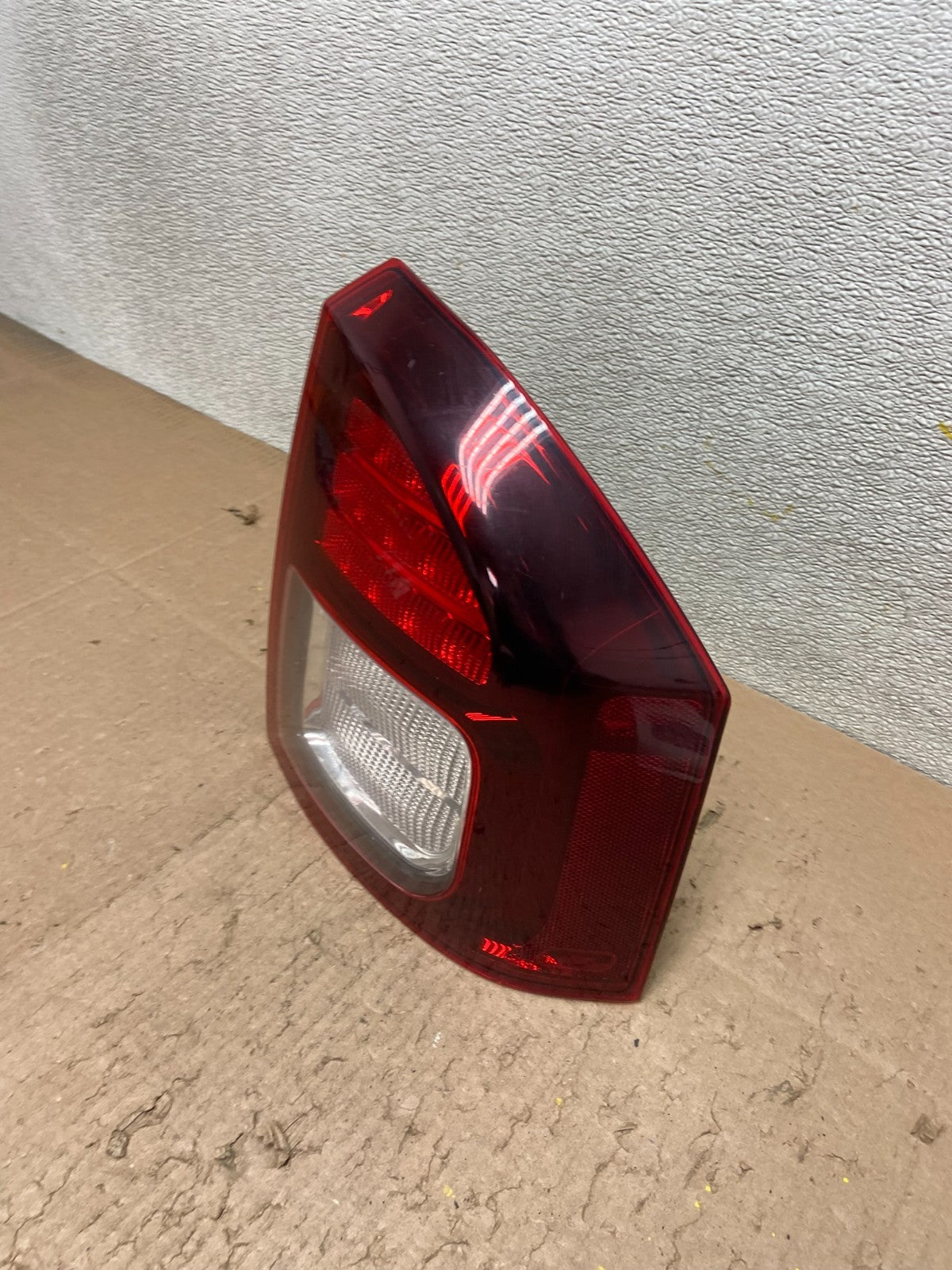 2014 - 2017 Jeep Compass Right Passenger Side Tail Light Y3178 DW1