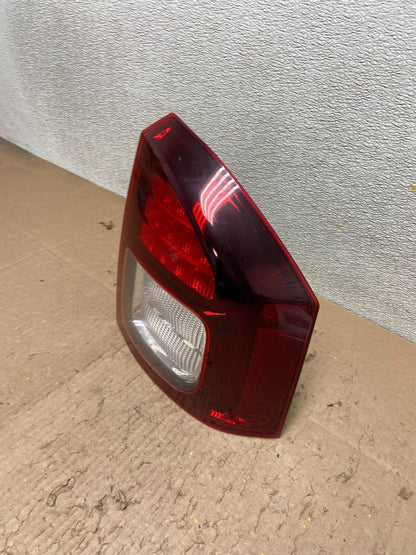 2014 - 2017 Jeep Compass Right Passenger Side Tail Light Y3178 DW1