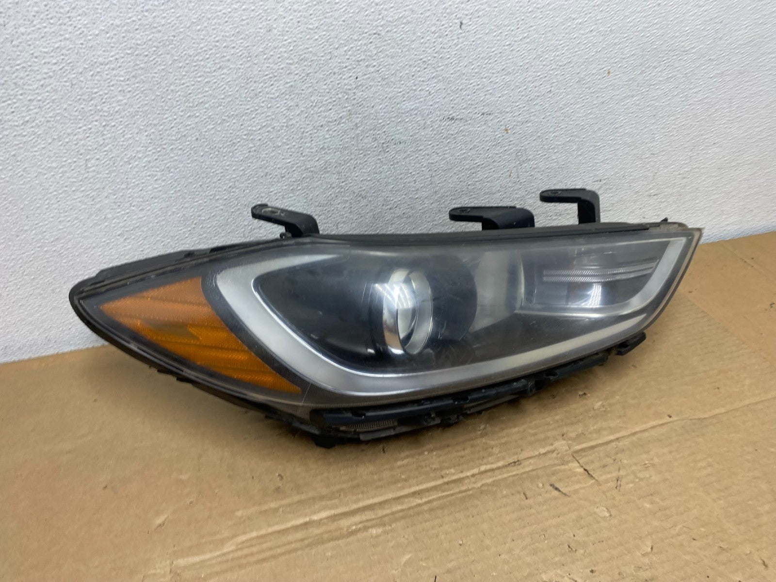 2017 - 2018 Hyundai Elantra Right Passenger RH Side Headlight AD3921 DW2