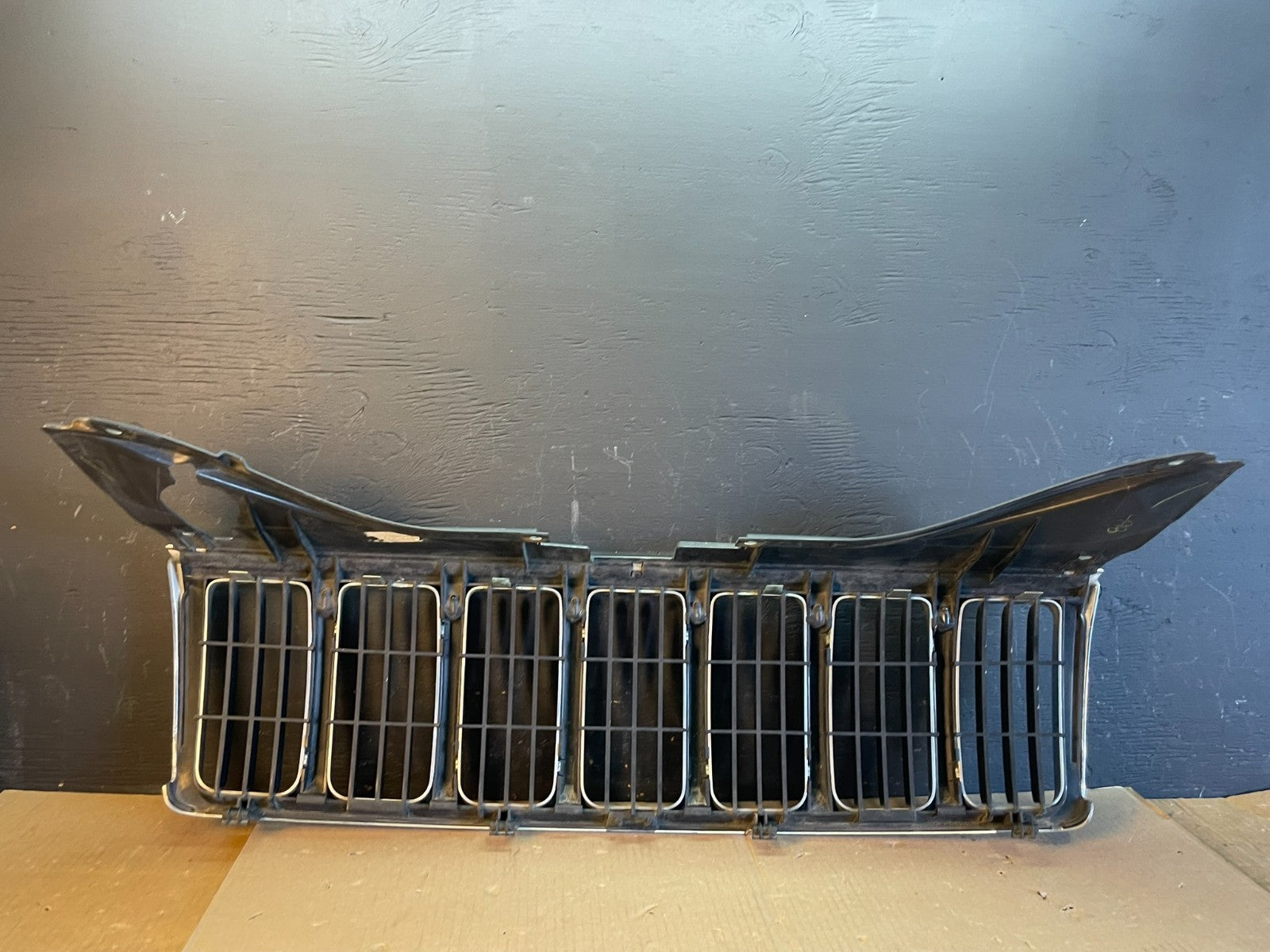 2005 2006 2007 Jeep Grand Cherokee Front Upper Grill Grille OEM AB7874 DG5