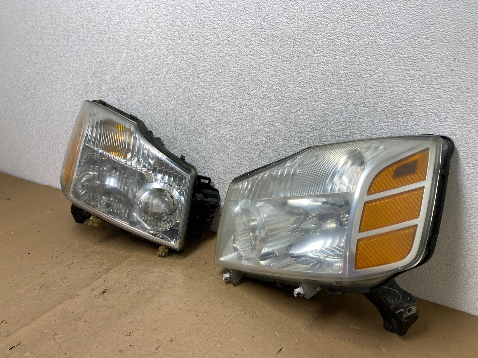 2004 to 2007 Nissan Armada Left+Right Side Set Headlights AC5976 DW1