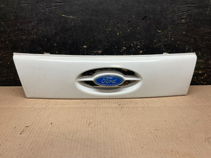1986 to 1988 Ford Taurus Rear Trunk Lift Gate Tail Gate Molding  Z8413 DG0
