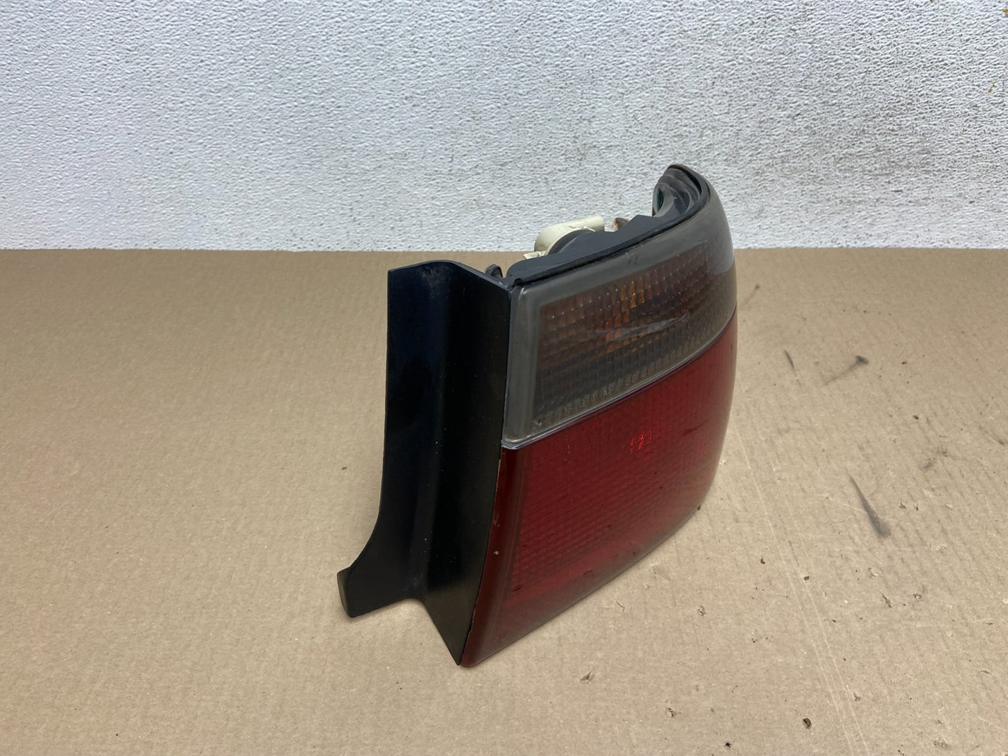 1998 to 2004 Cadillac Seville Right Passenger RH Tail Light AE6980 DG2