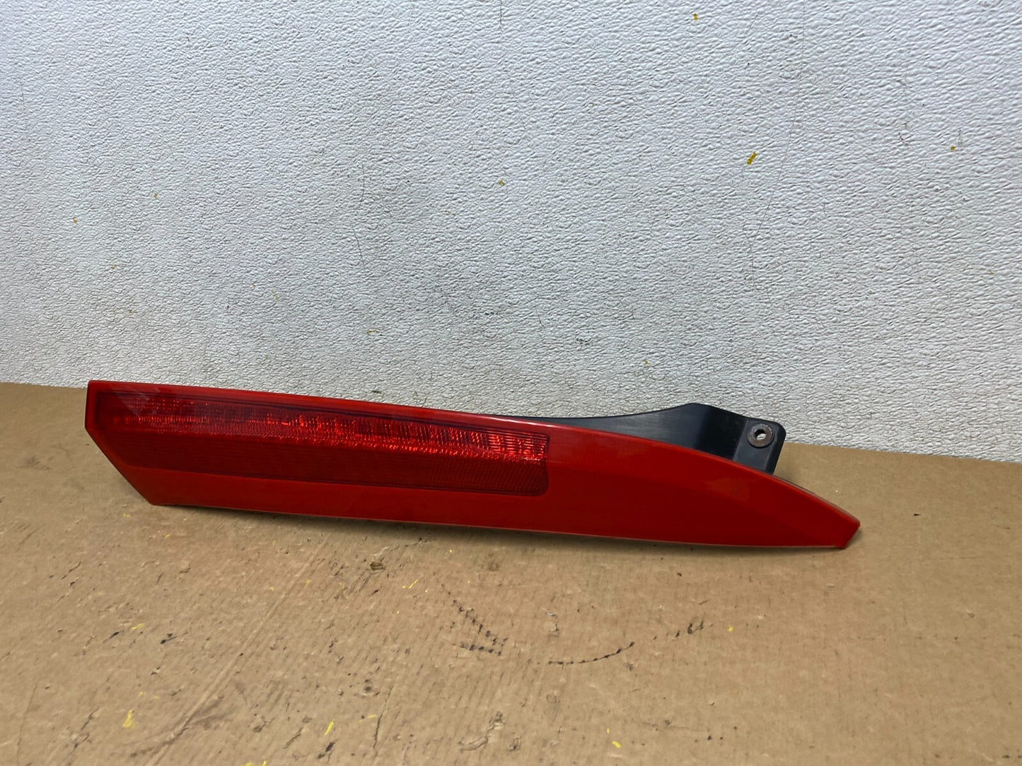 2003 to 2006 Volvo XC90 Right Passenger Side Upper Tail Light OEM H9607 KC1