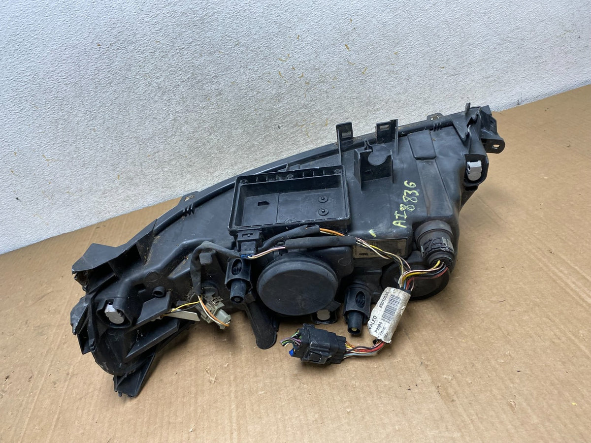 2005 to 2007 Volvo XC70 V70 Right Passenger RH Headlight AI8836 DW7