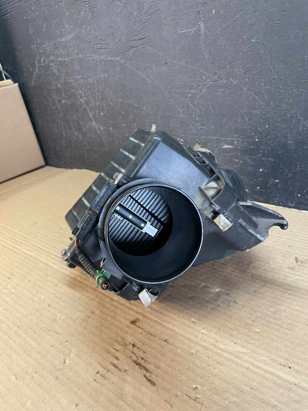 2009 to 2014 Acura TL 3.5 L Engine Air Cleaner Box AF3425 DG1