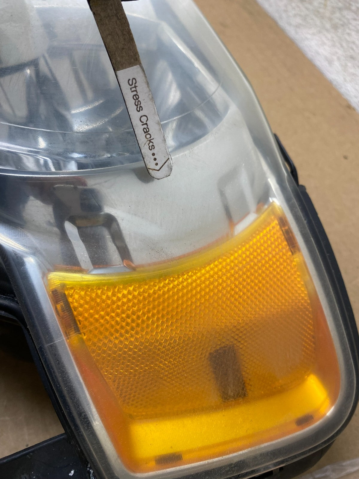 2008 to 2012 Ford Escape Headlights Left+Right Side Set Halogen AH4200 DW3