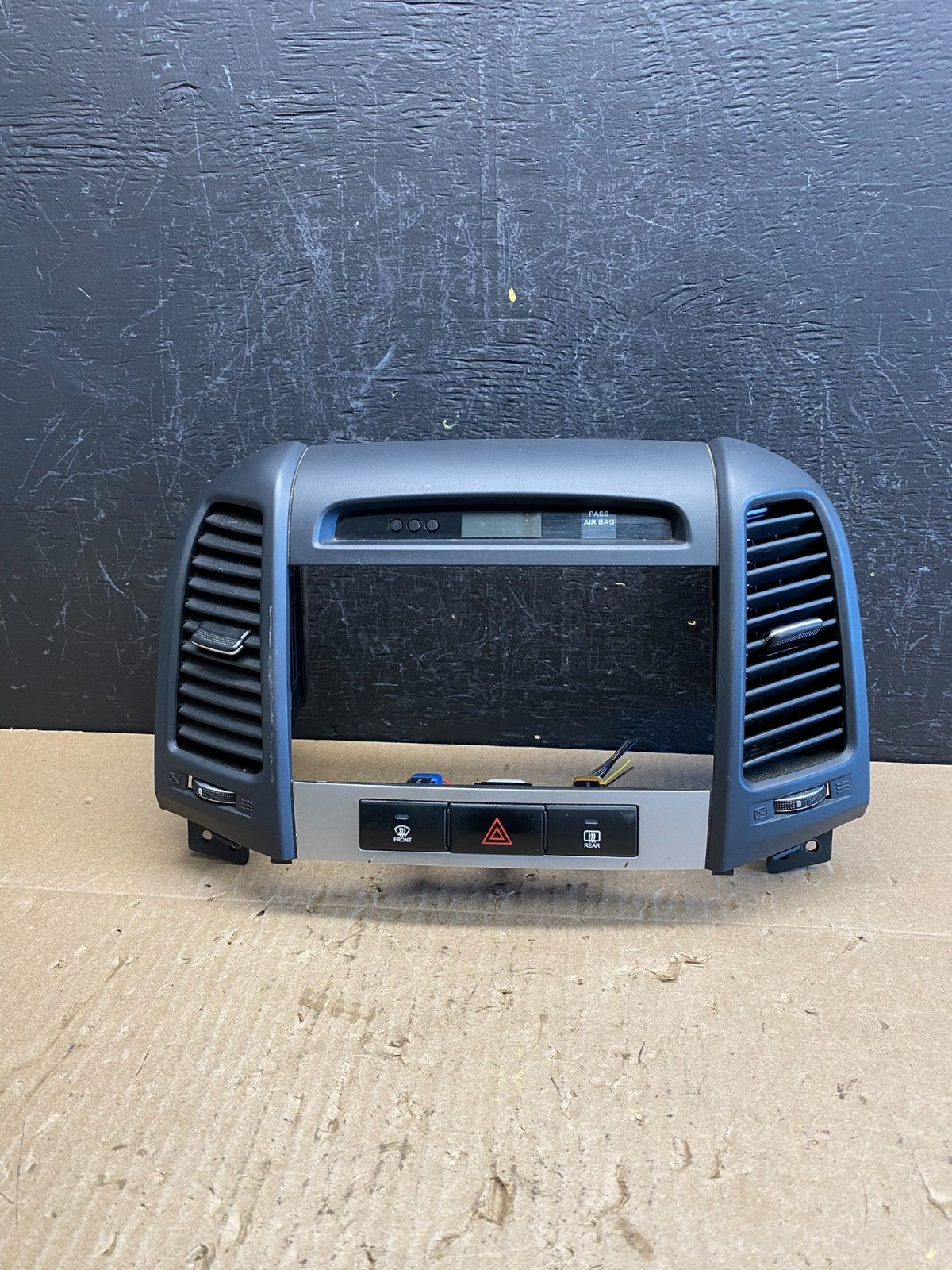 2007 to 2009 Hyundai Santa Fe Center Dashboard Radio Bezel Trim AC9083 DG0