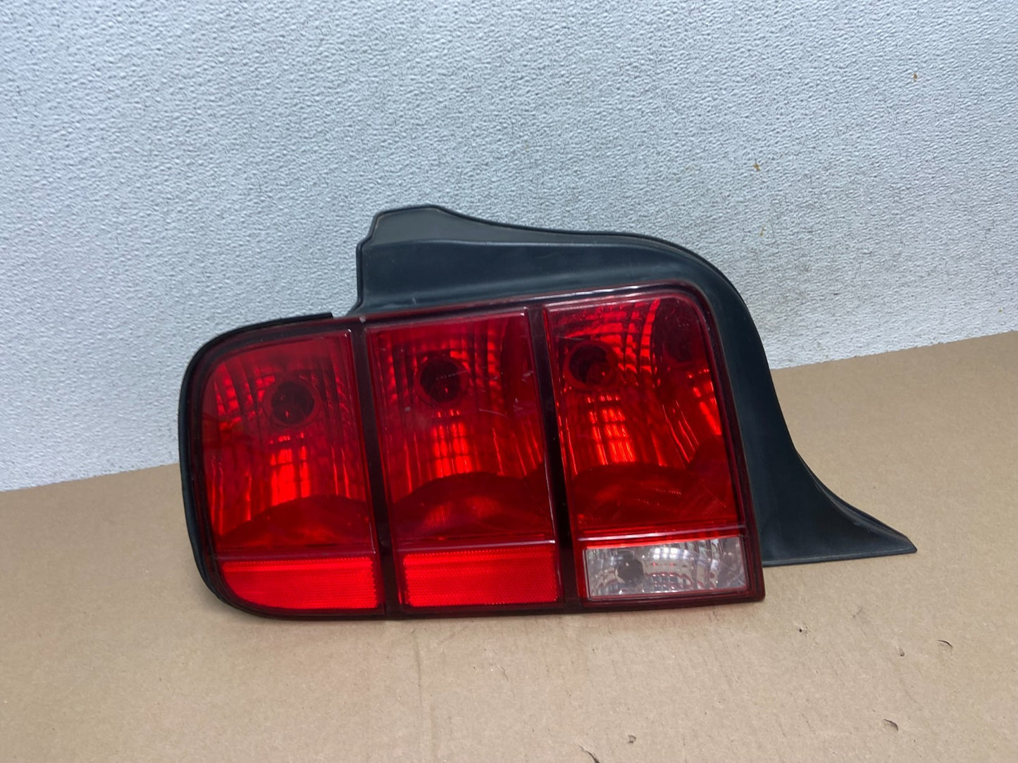 2005 - 2009 Ford Mustang Left Driver Lh Side Tail Light AG6613 DW0