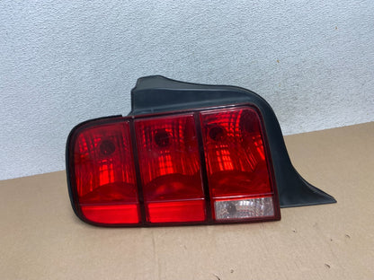 2005 - 2009 Ford Mustang Left Driver Lh Side Tail Light AG6613 DW0