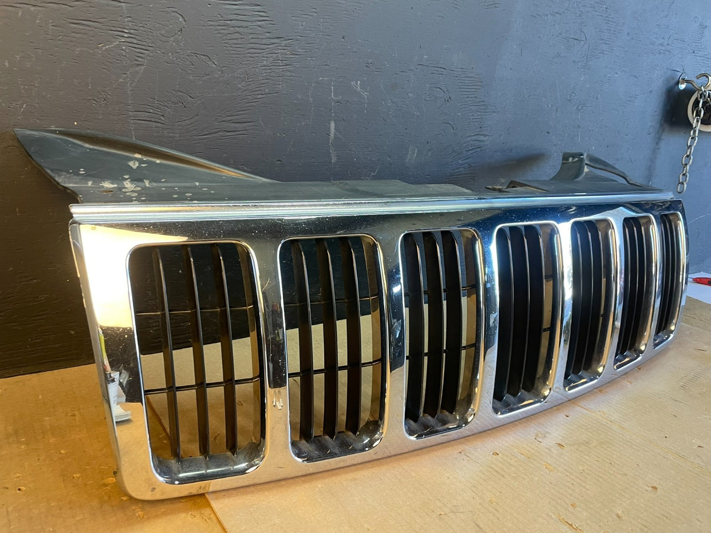 2005 2006 2007 Jeep Grand Cherokee Front Upper Grill Grille OEM AB7874 DG1