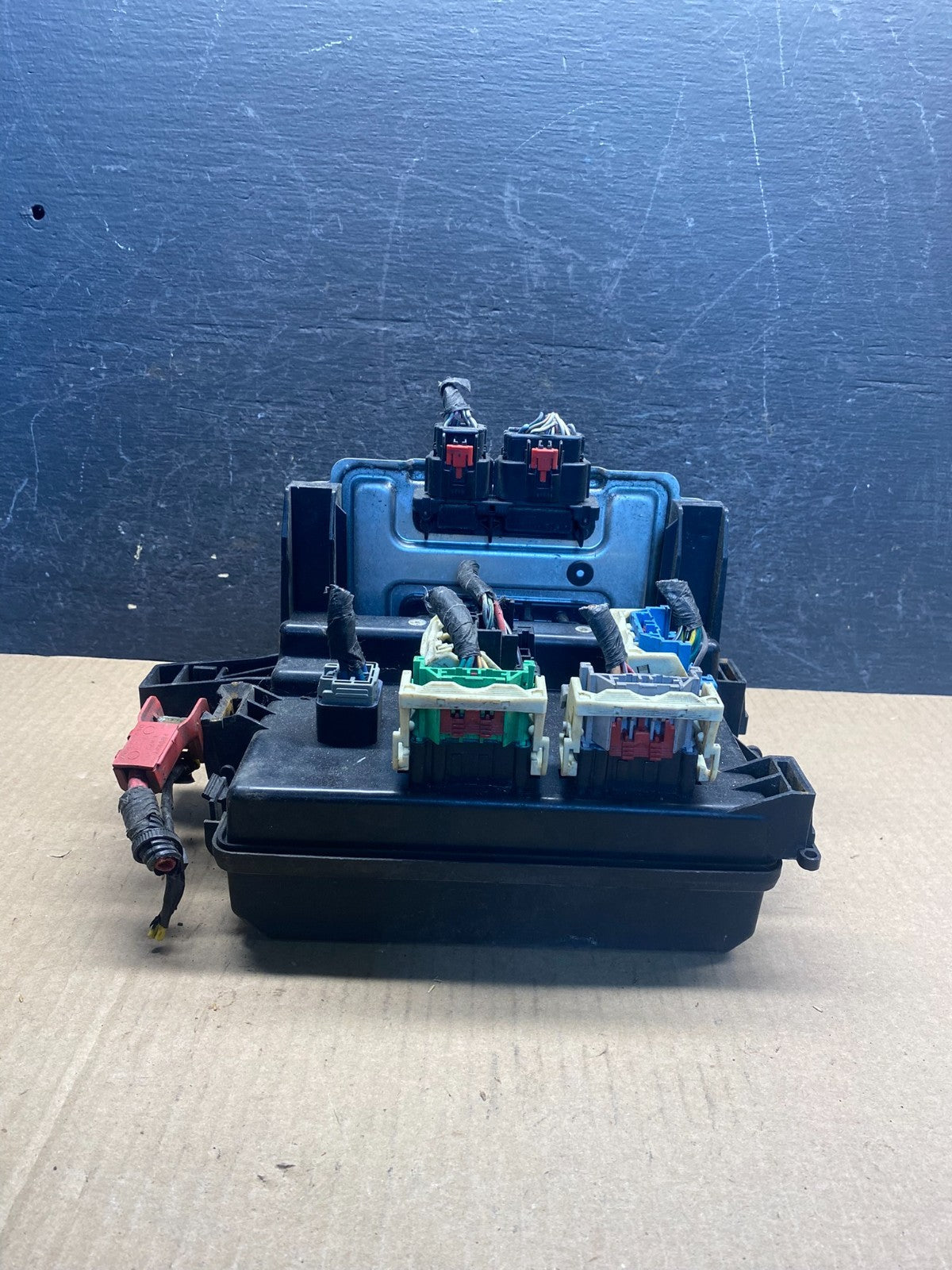 2006 2007 Chrysler 300 Totally Integrated Power Module Fuse Box TIPM AG9468 DW1