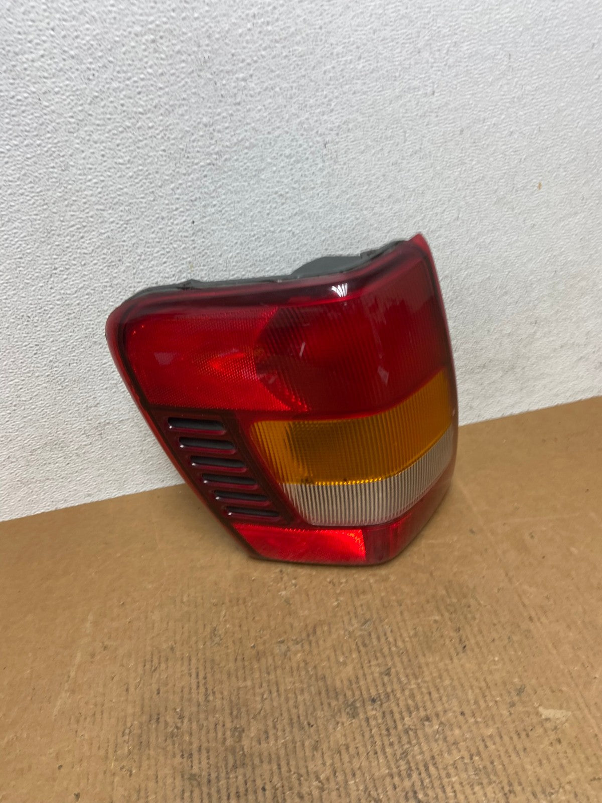 1999 - 2004 Jeep Grand Cherokee WJ Left Driver Lh Tail Light AE0262 LK2