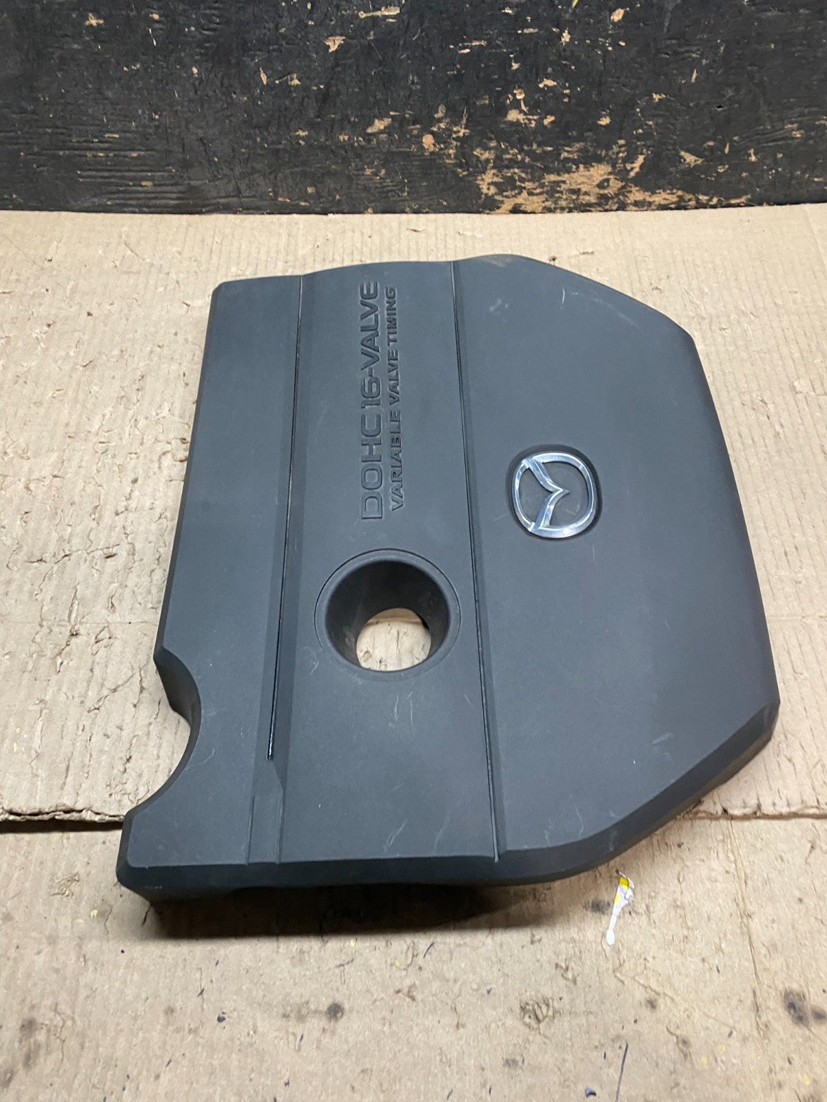 2004 to 2008 Mazda 3 DOHC 16 VALVE Engine Shield Top Cover Oem x8178 DG3
