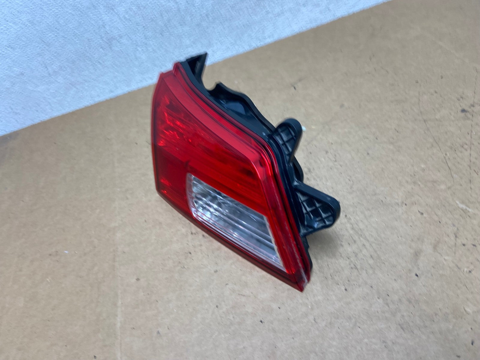 2010-2014 Subaru Outback Left Driver Lh Side Inner Tail Light AE3070 LK1