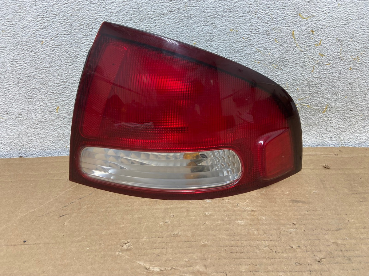 2000 2001 2002 2003 Nissan Sentra Right Passenger Side Tail Light AH8903 LK0