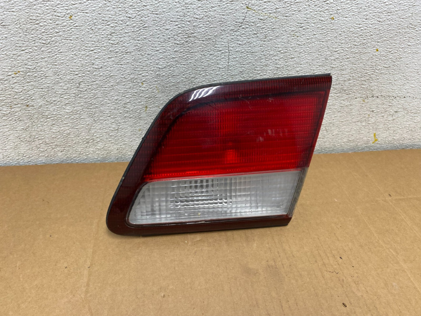 1997 1998 1999 Nissan Maxima Right Passenger RH Inner Tail Light M0538 DG0