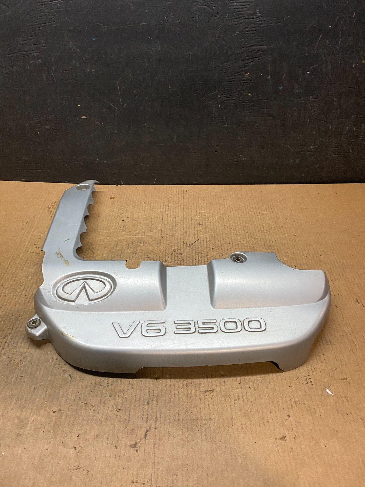 2001 to 2004 Nissan Pathfinder Engine Cover Ornament H4778 DG10