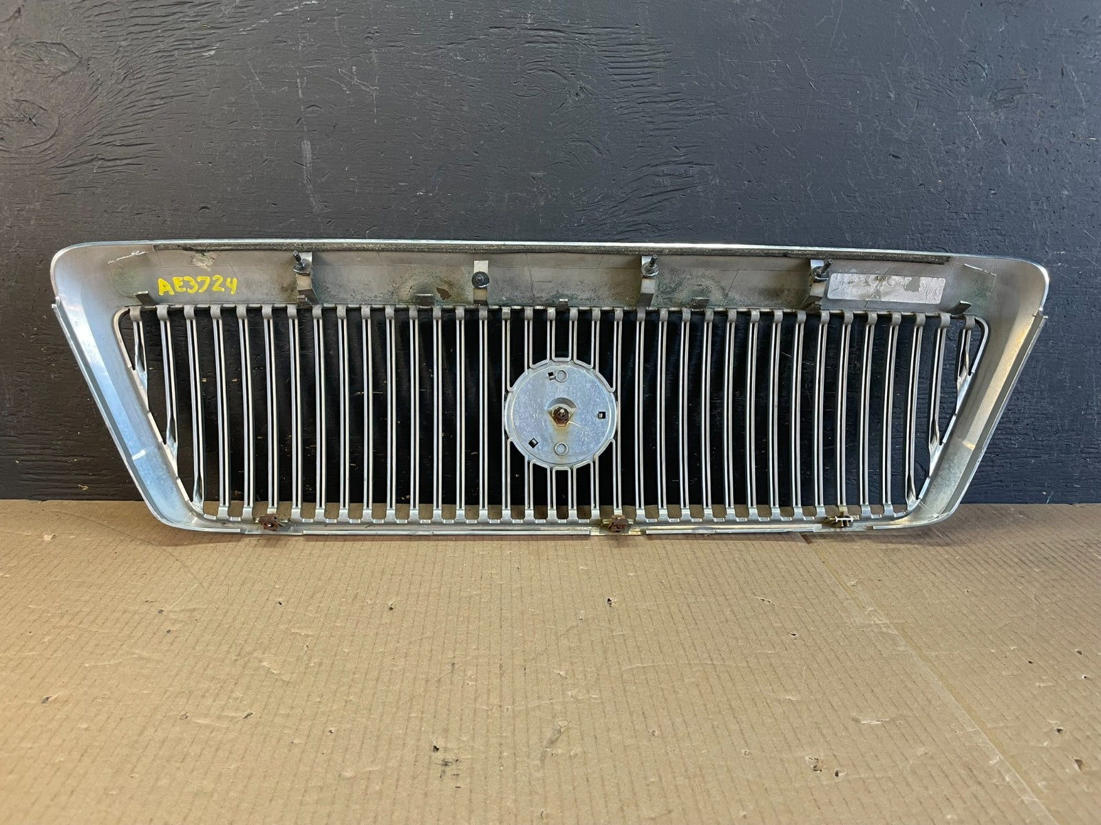 2003 - 2005 Mercury Grand Marquis Front Upper Grill Grille AE3724 DG3