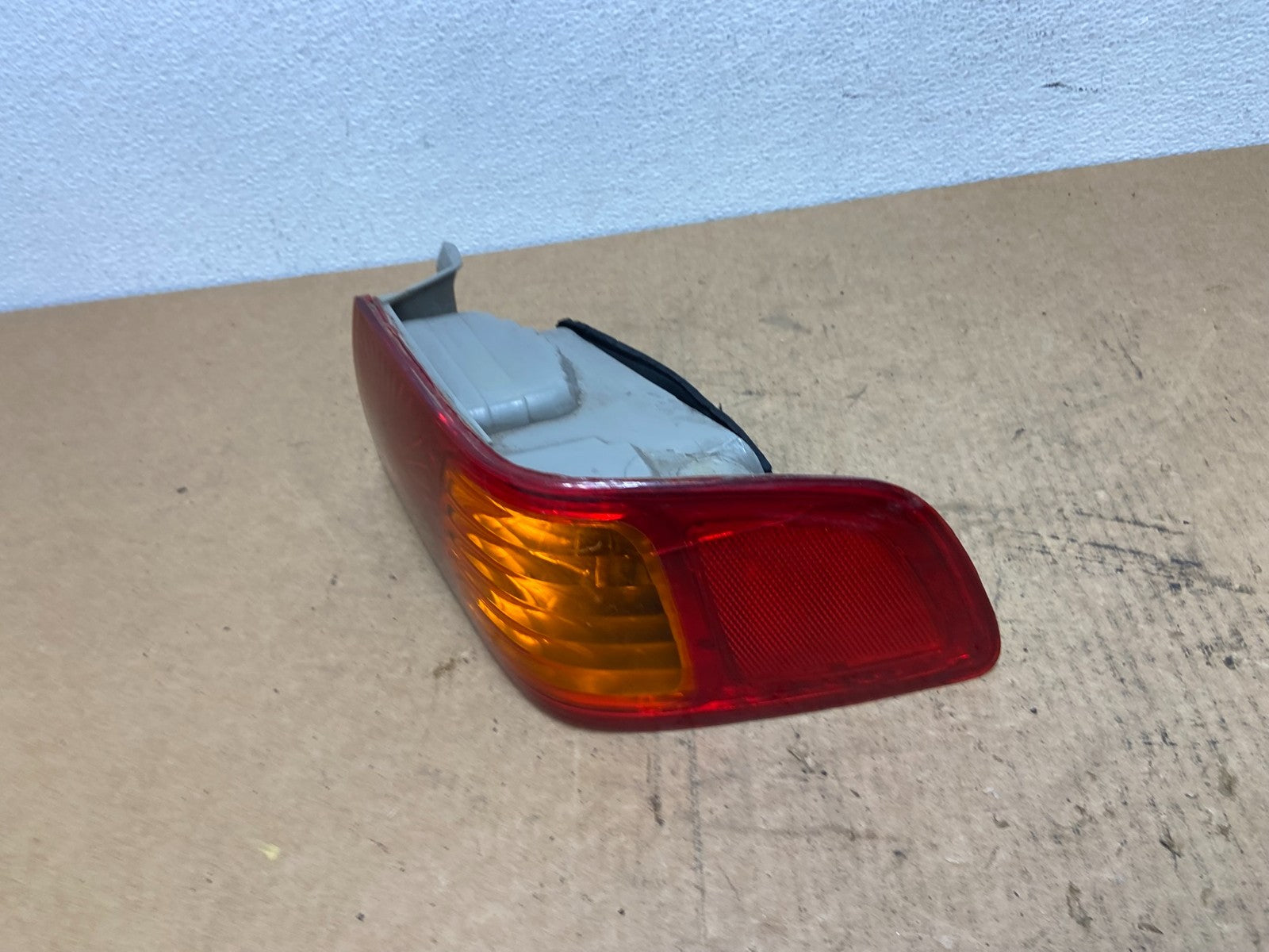 2000 to 2001 Toyota Camry Right Passenger Rh Tail Light OEM AC3158 DW1