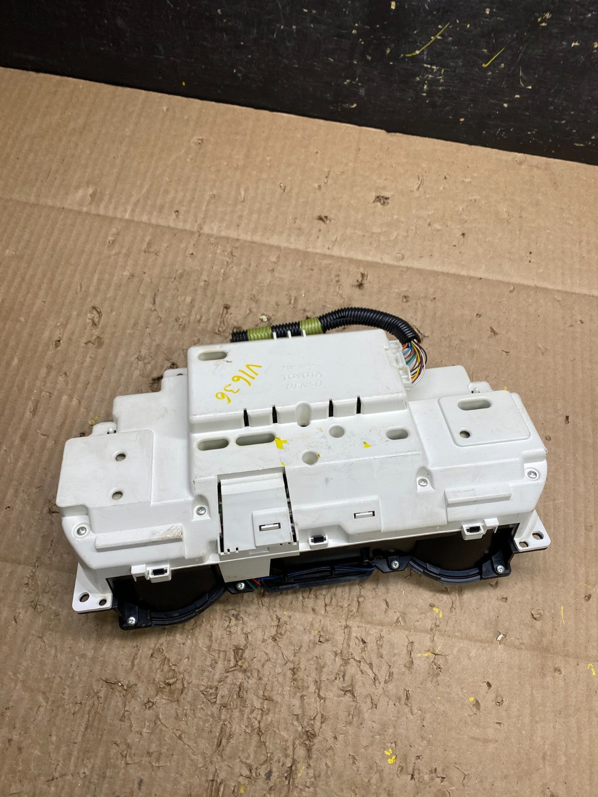 2006 to 2011 Lexus GS300 Speedometer Instrument Cluster V1636 DG4