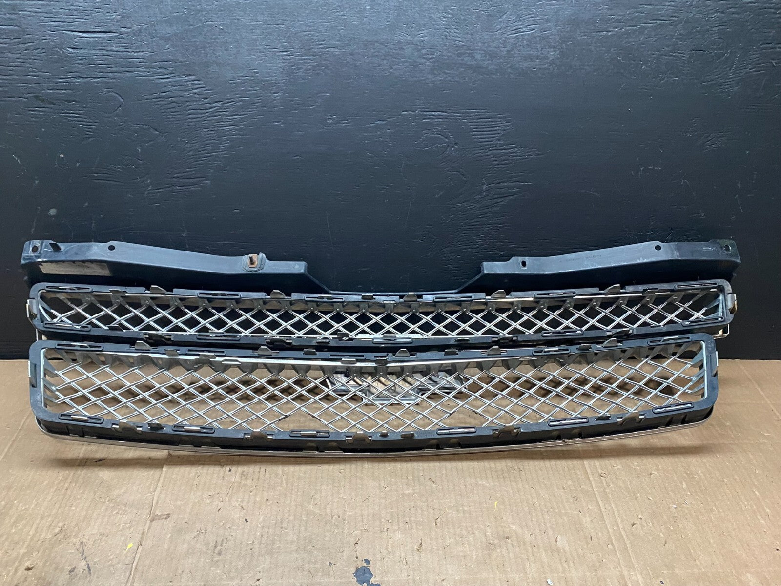2007 to 2014 Chevrolet Avalanche Front Upper Lower Set Grill Grille D4941 Oem DG6