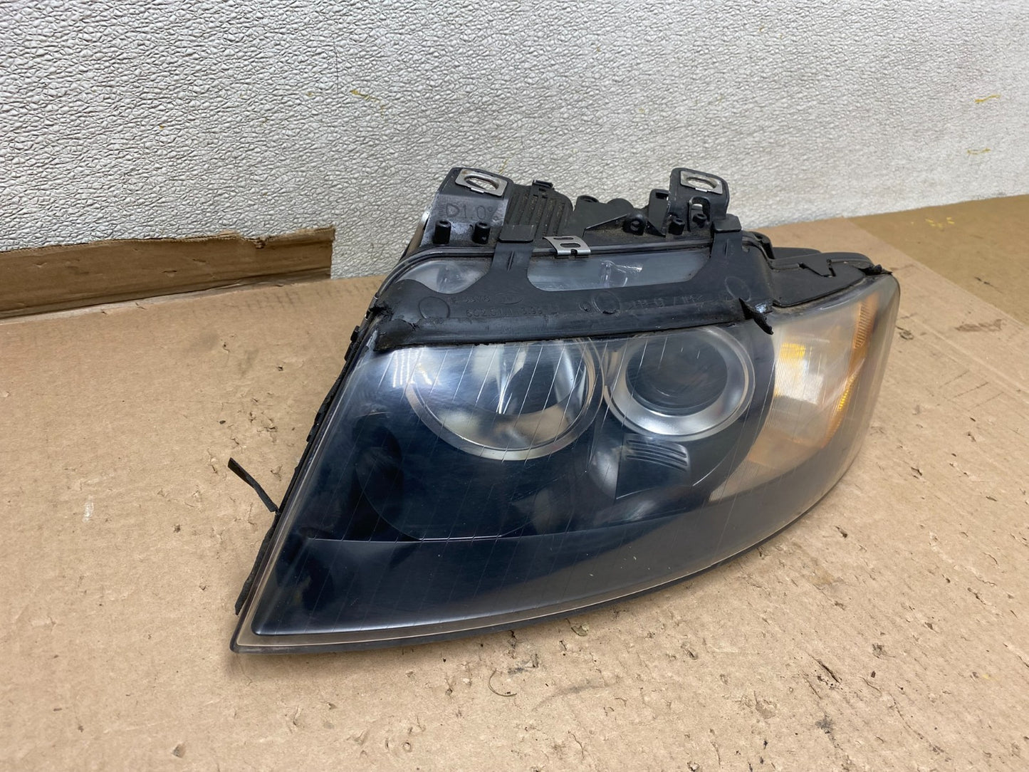 2003 to 2006 Audi A4 Convertible Left Drvier LH Headlight Xenon Hid U8773 DW2