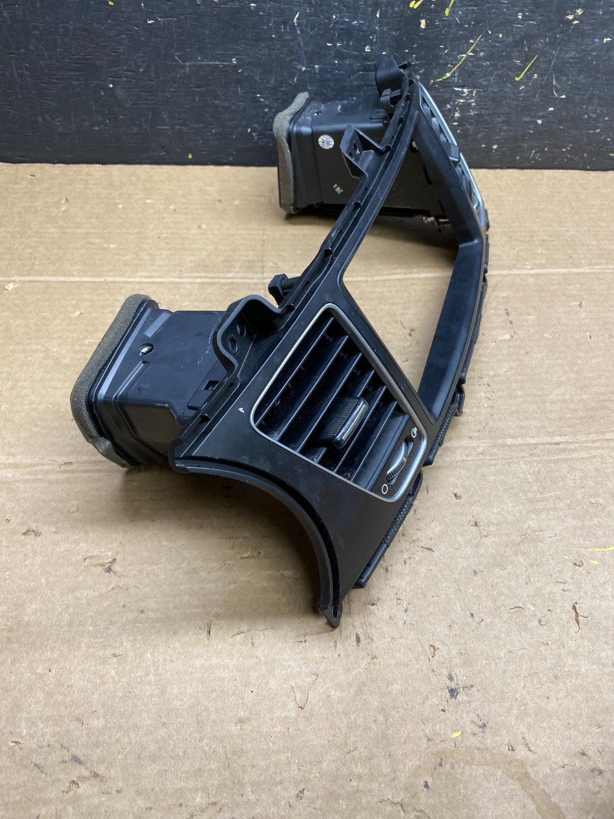 2014 2015 2016 Kia Cadenza Radio Screen Bezel Trim Vents Panel OEM W6630 DG2