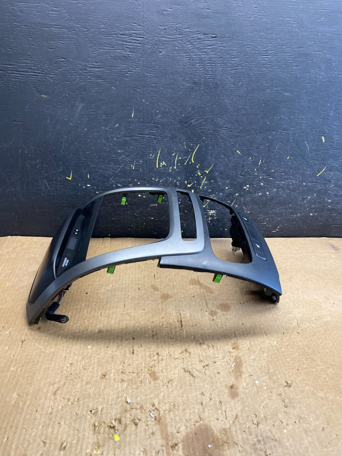 2014 2015 Kia Sorento Center Radio Climate Control Clock Trim Heat Seat z4510 DG1