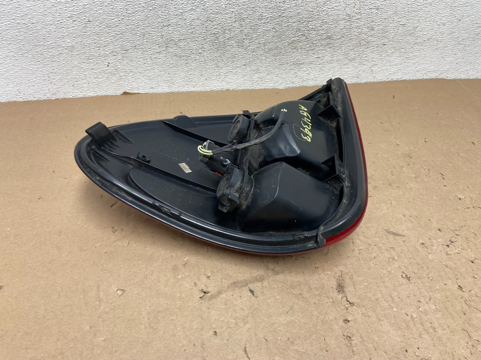 2004 to 2007 Dodge Grand Caravan Left Driver Lh Side Tail Light AG43933