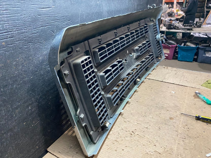 2008 to 2014 Ford Econoline E150 E250 Front Upper Chrome Grill Grille X0157 DG7