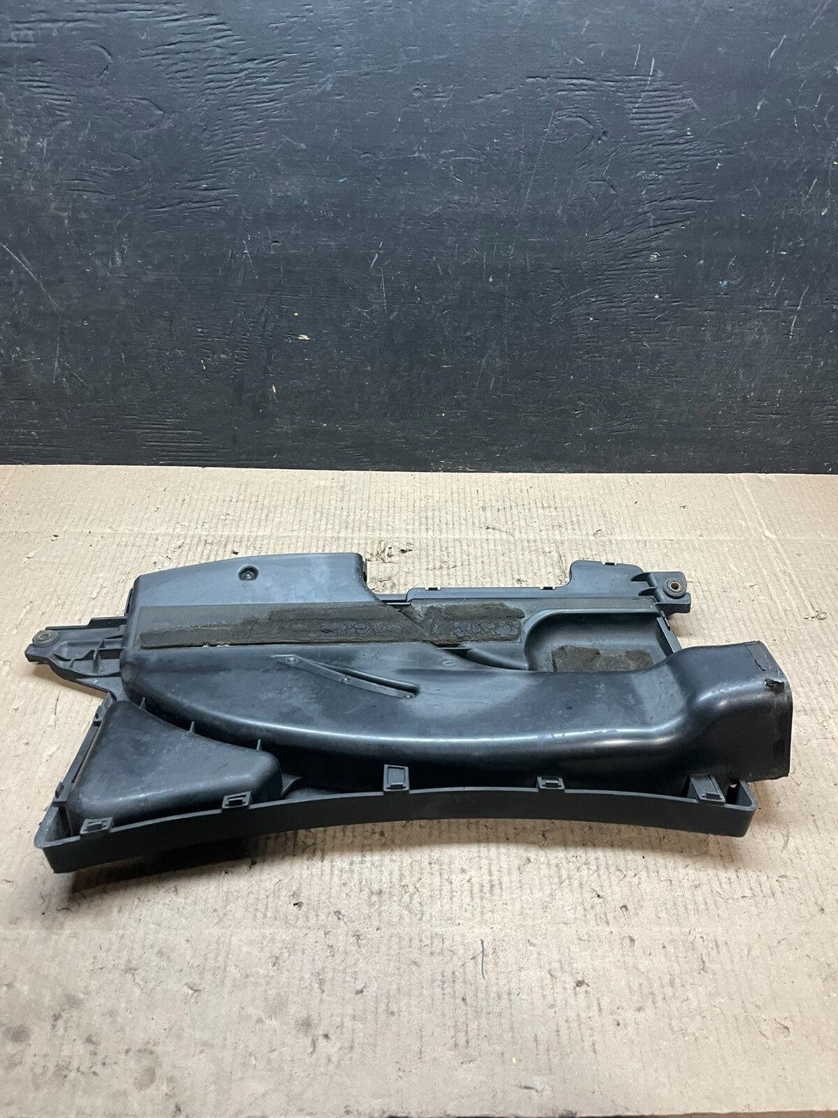 2006 to 2007 Infiniti m35 air intake manifold box inlet housing OEM I77722