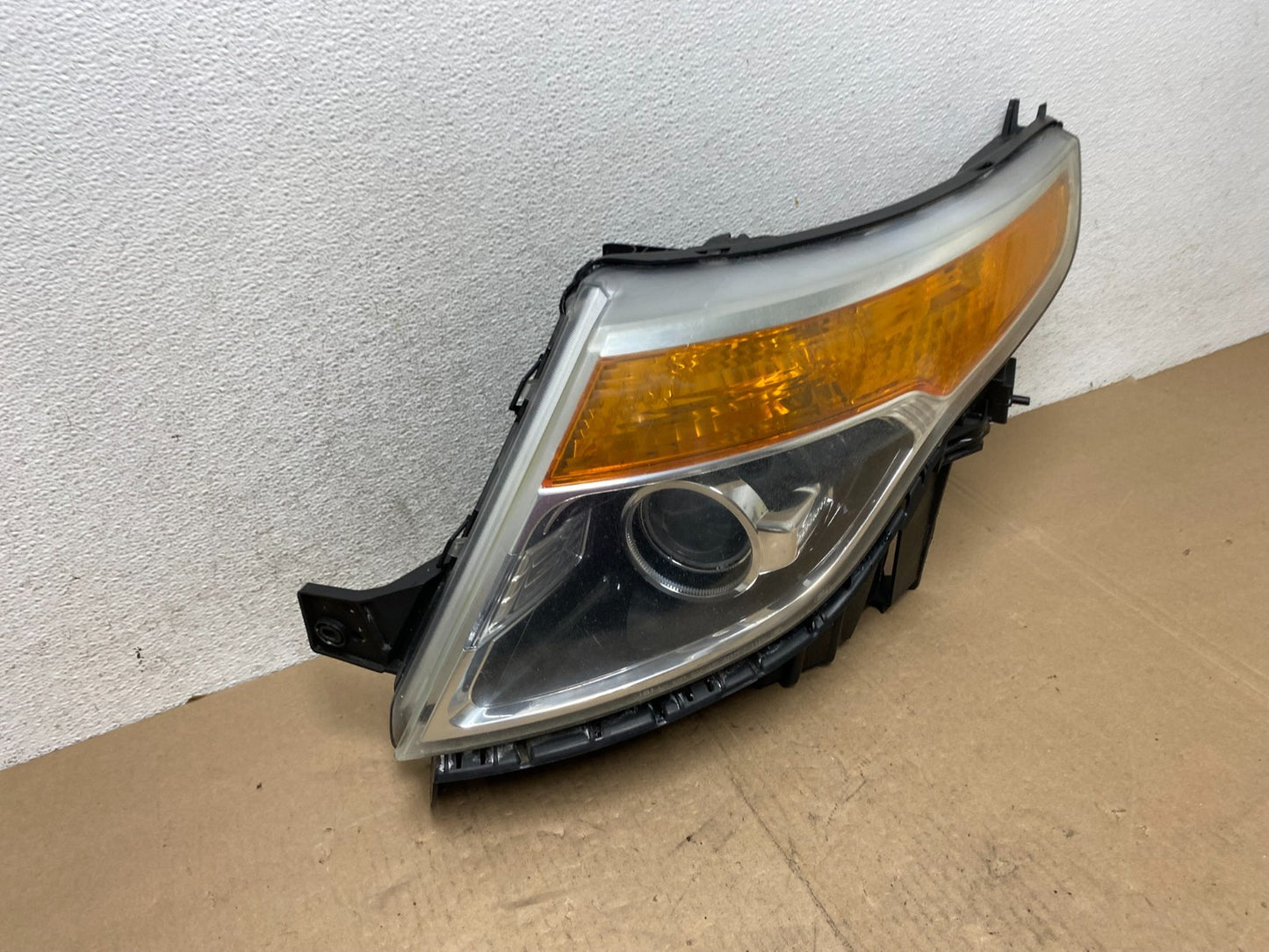 2011 to 2015 Ford Explorer Left Driver LH Halogen Headlight AG4663 DW2