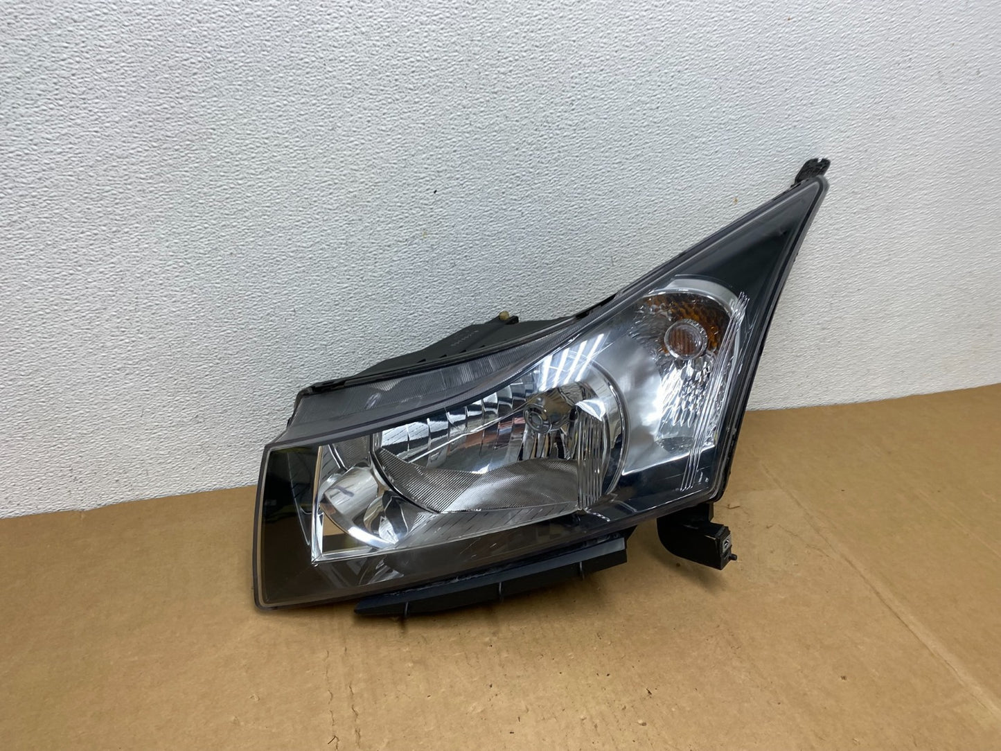 2011 to 2015 Chevrolet Cruze Halogen Left Driver LH Side Headlight AC8424 DW2