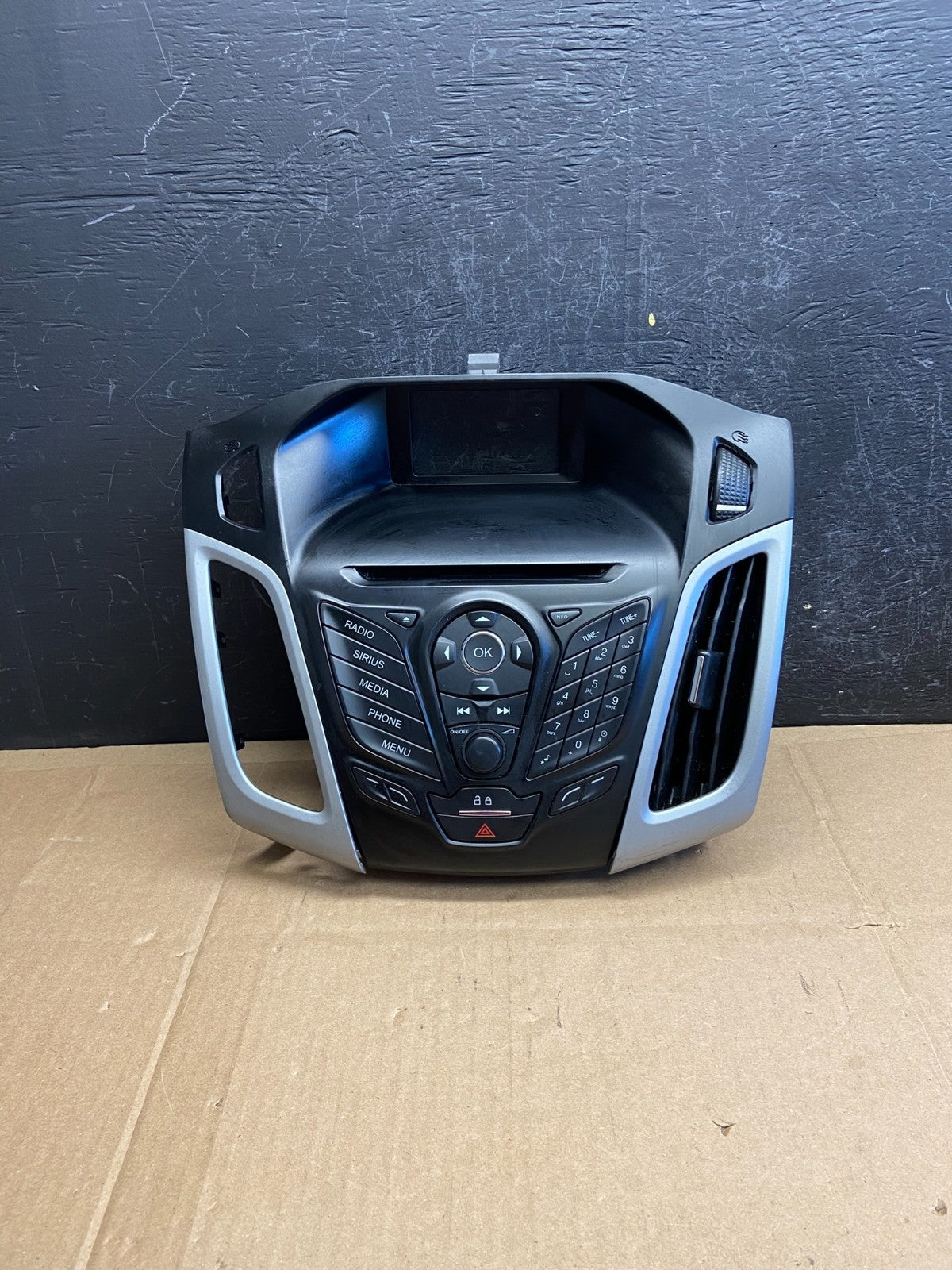 2012 to 2014 Ford Focus Radio Control Panel Trim w/ Bezel AD2103 DG0