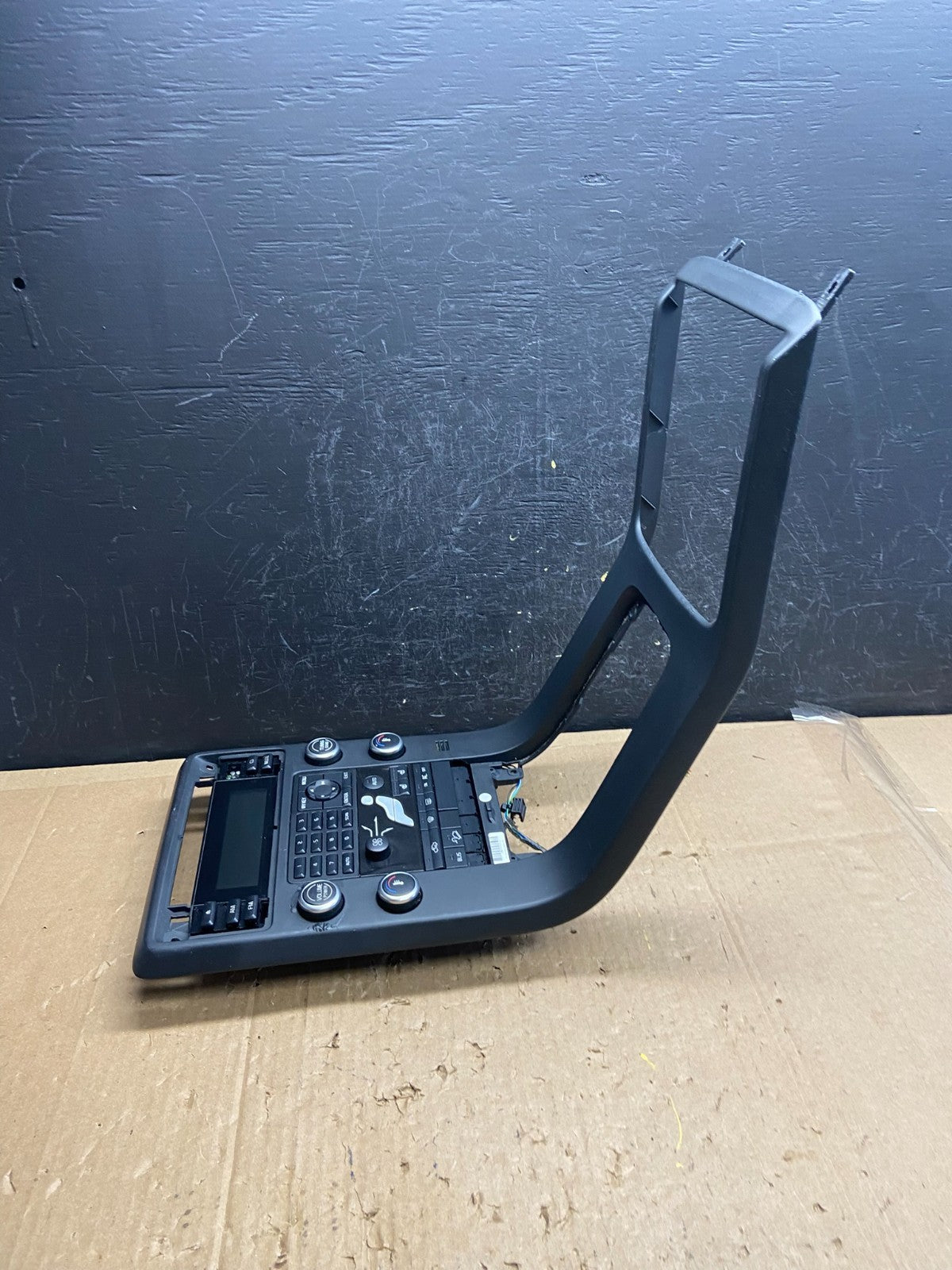 2008-2011 Volvo S80 XC70 Climate Control Radio Bezel Panel Trim AD6868 DG1