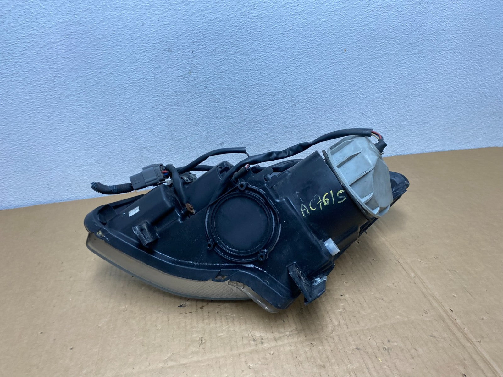 2004 2005 2006 Nissan Maxima Right Passenger Side Headlight Halogen AC7615 DW7