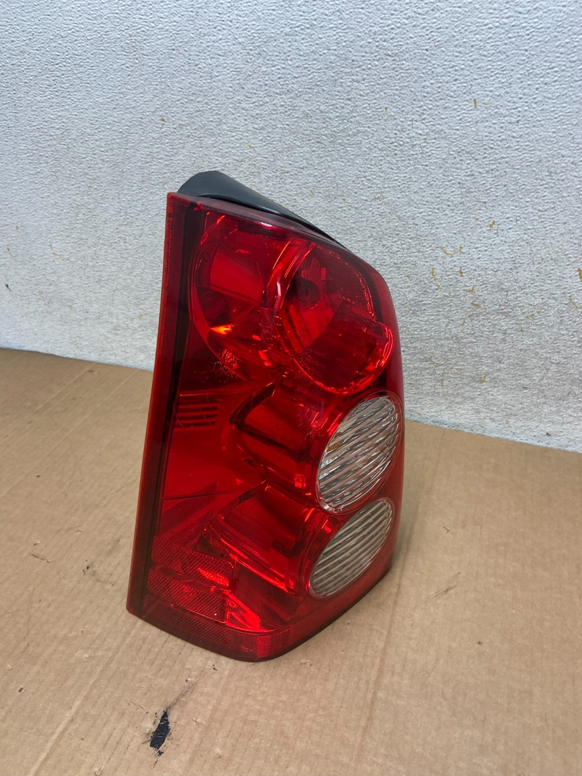 2005 2006 Mazda Tribute Left Driver LH Tail Light AI8437 LK2