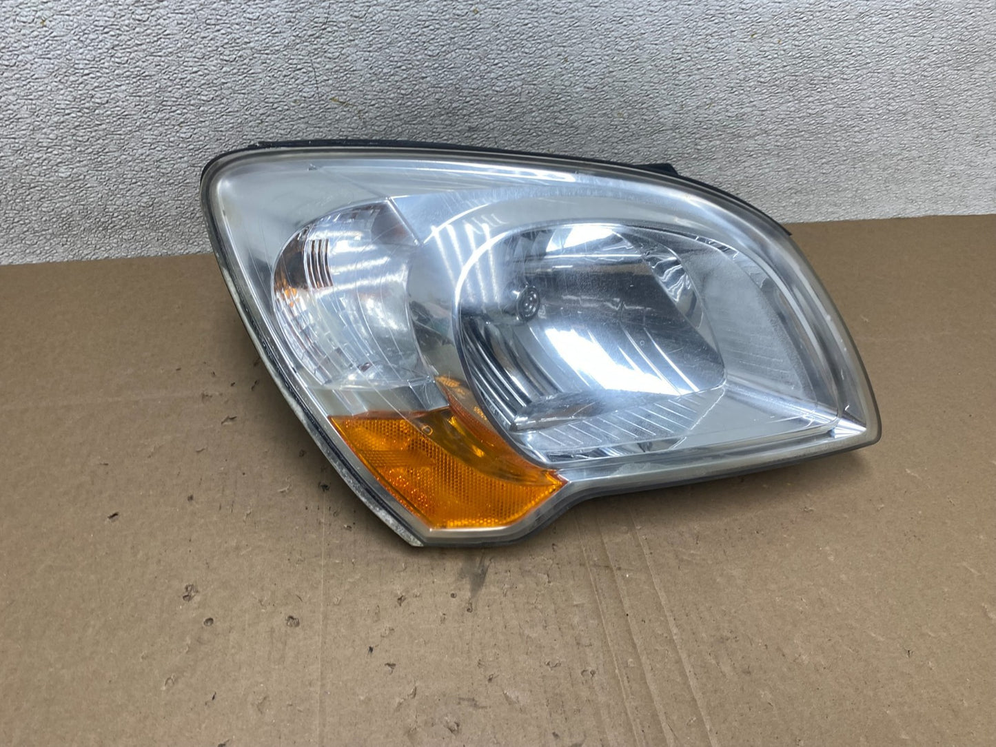 2007 to 2010 Kia Sportage Right Passenger RH Halogen Headlight T8207 DW0