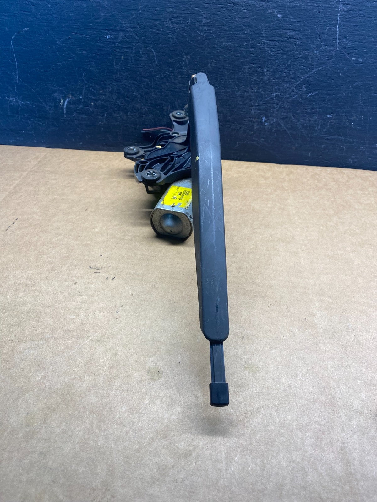 2011 to 2019 Ford Explorer Rear Windshield Wiper Motor AD7456 DG2