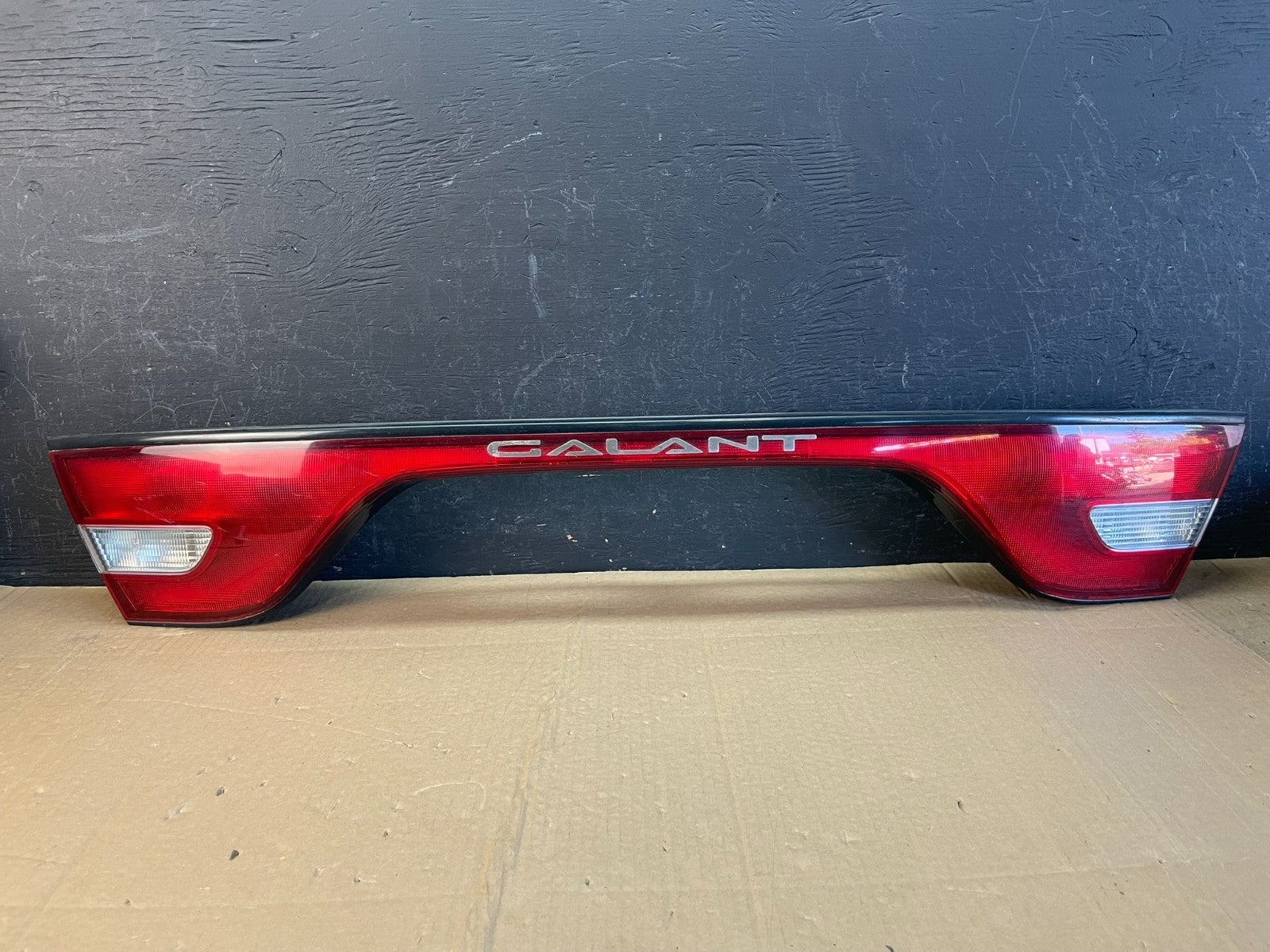 1994 1995 1996 Mitsubishi Galant Center Trunk Rear Tail Light ac9751 DG0