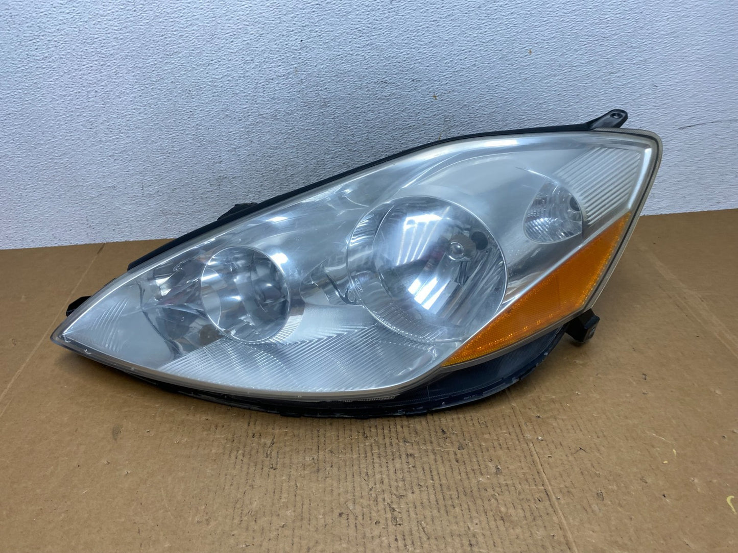 2006 to 2010 Toyota Sienna Left Driver Lh Side Headlight Halogen AE0370 DW0