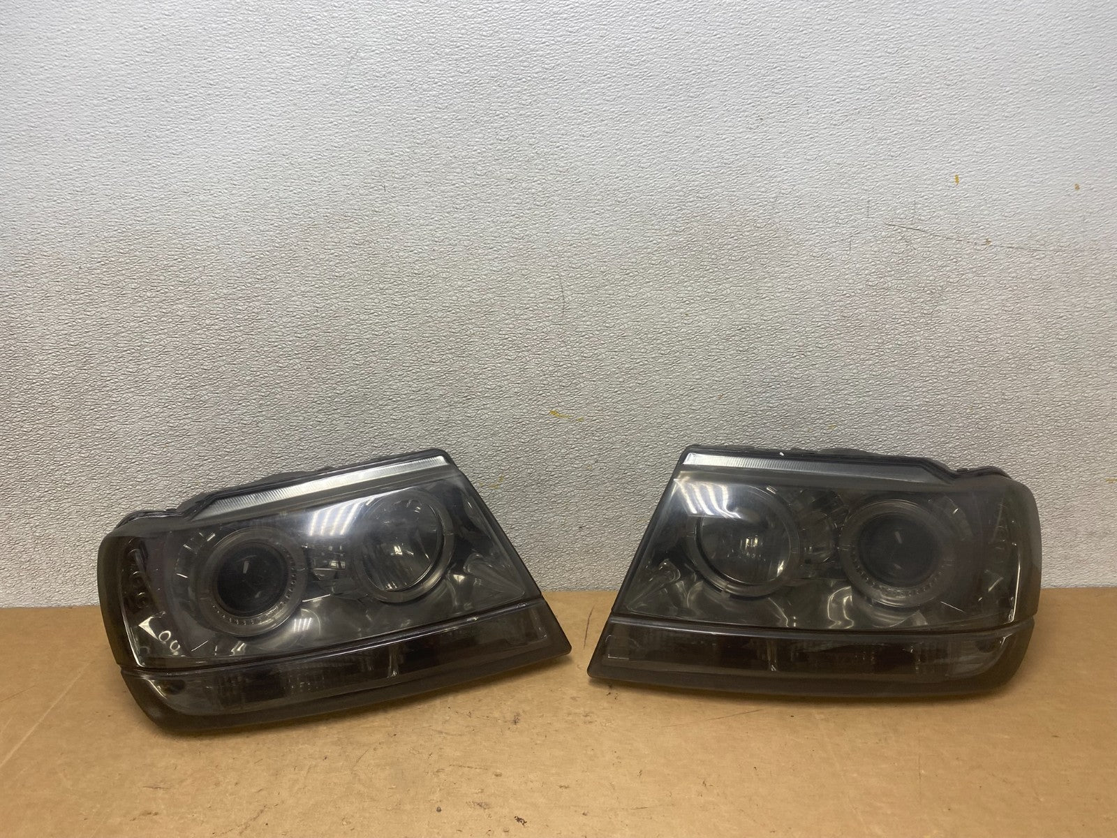 1999 - 2004 Jeep Grand Cherokee Left+Right Set Black LED Headlights x5413 DG0