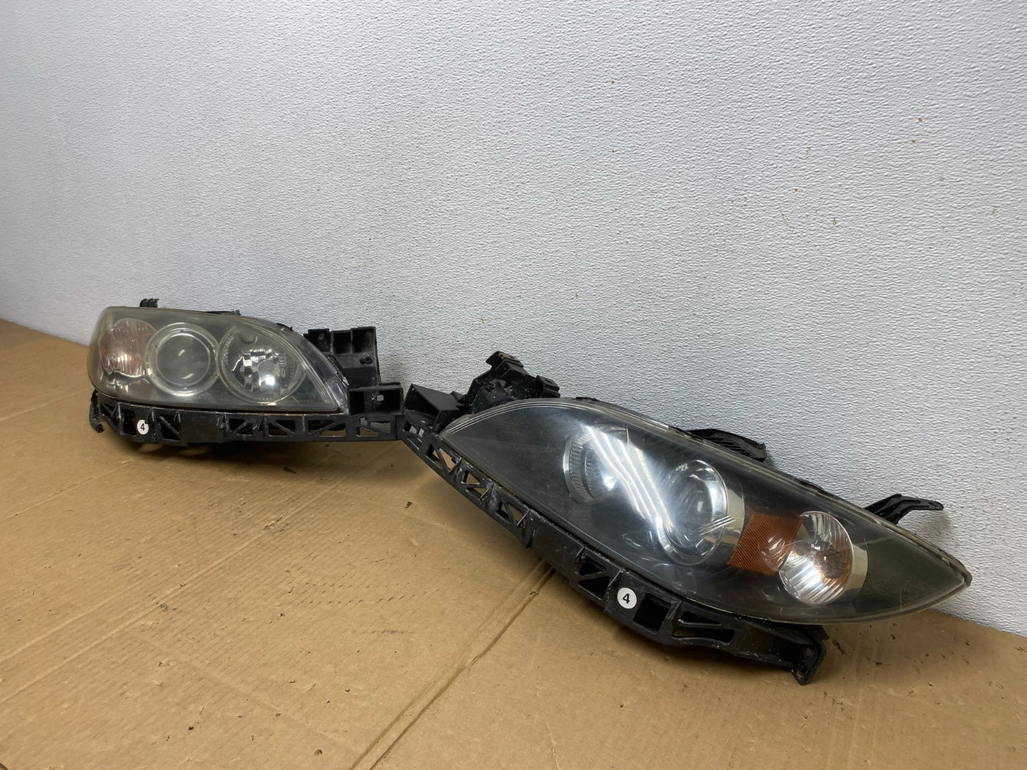 2004 to 2009 Mazda 3 Sedan Left+Right Side Headlights AD0871 DW1