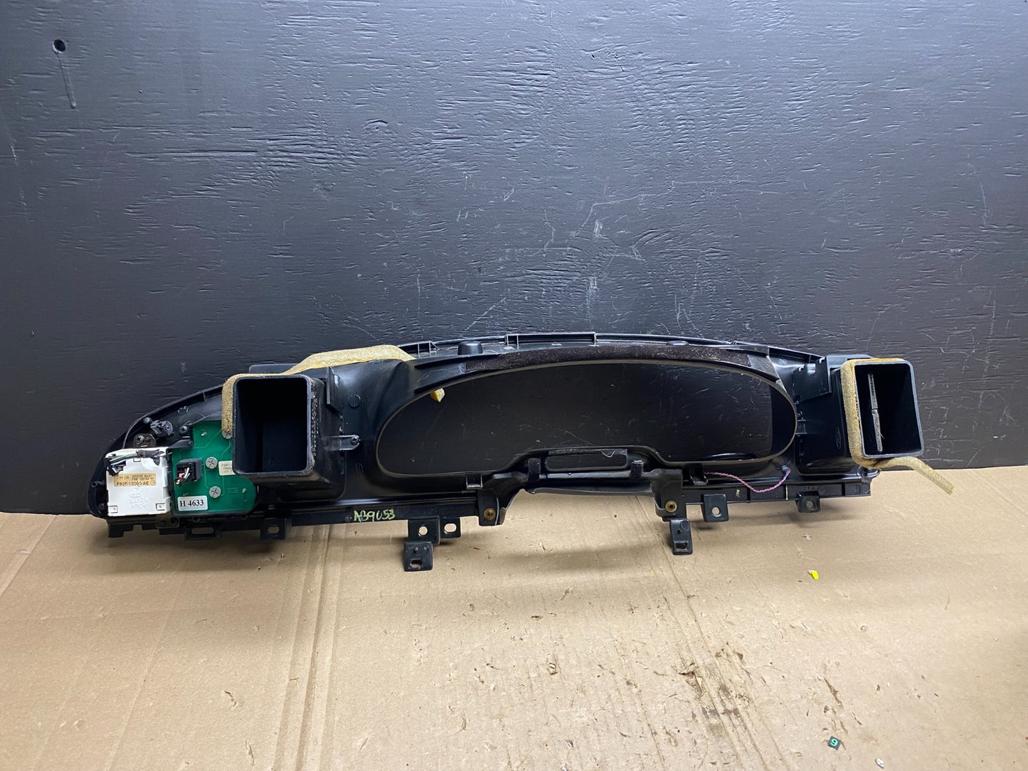1998 to 2001 Lincoln Continental  Speedometer Dash Bezel Air Vent ab9053  DG3