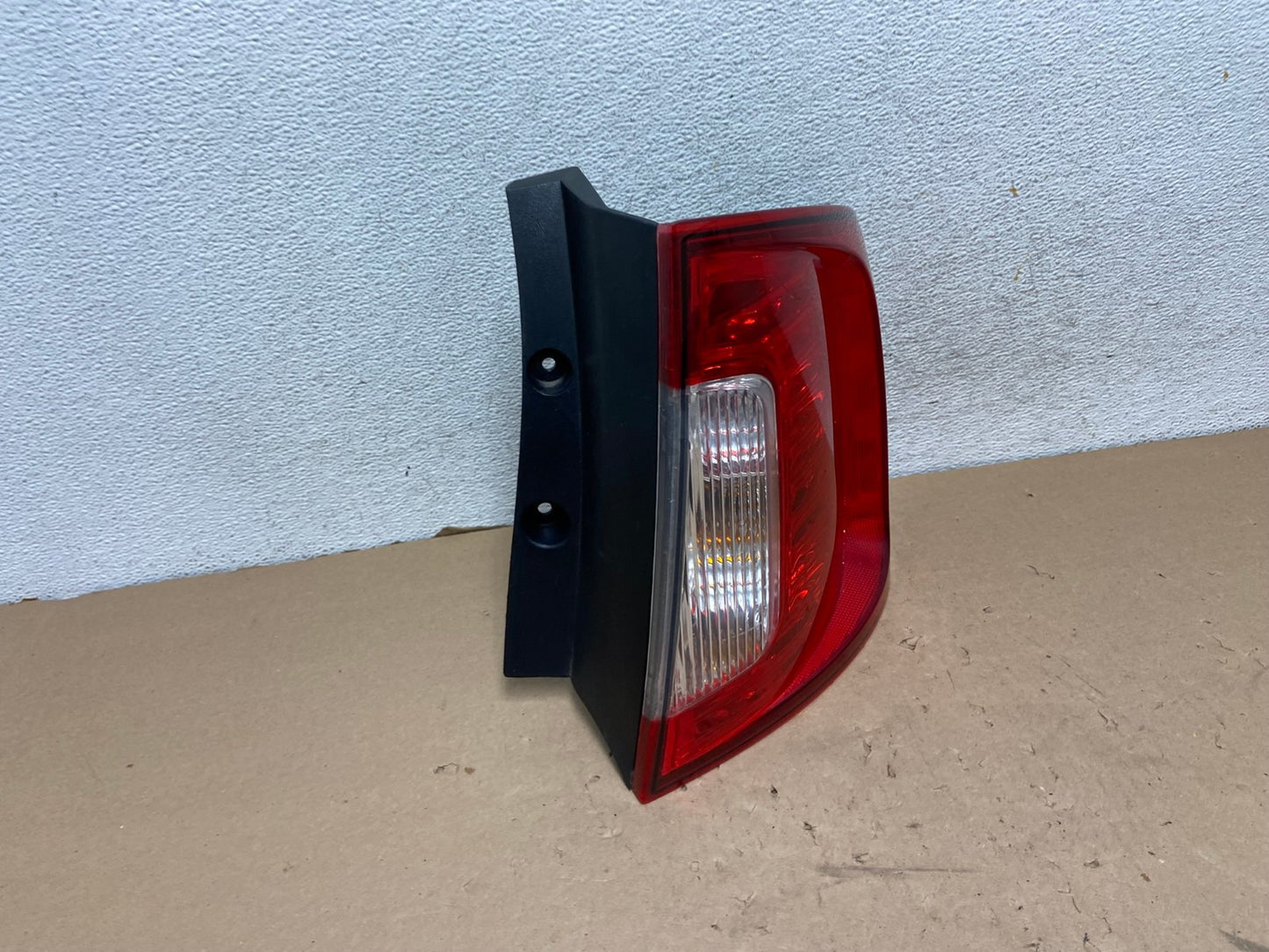 2011 2012 2013 2014 Ford Edge Right Passenger RH Side Tail light AG4151 LK2