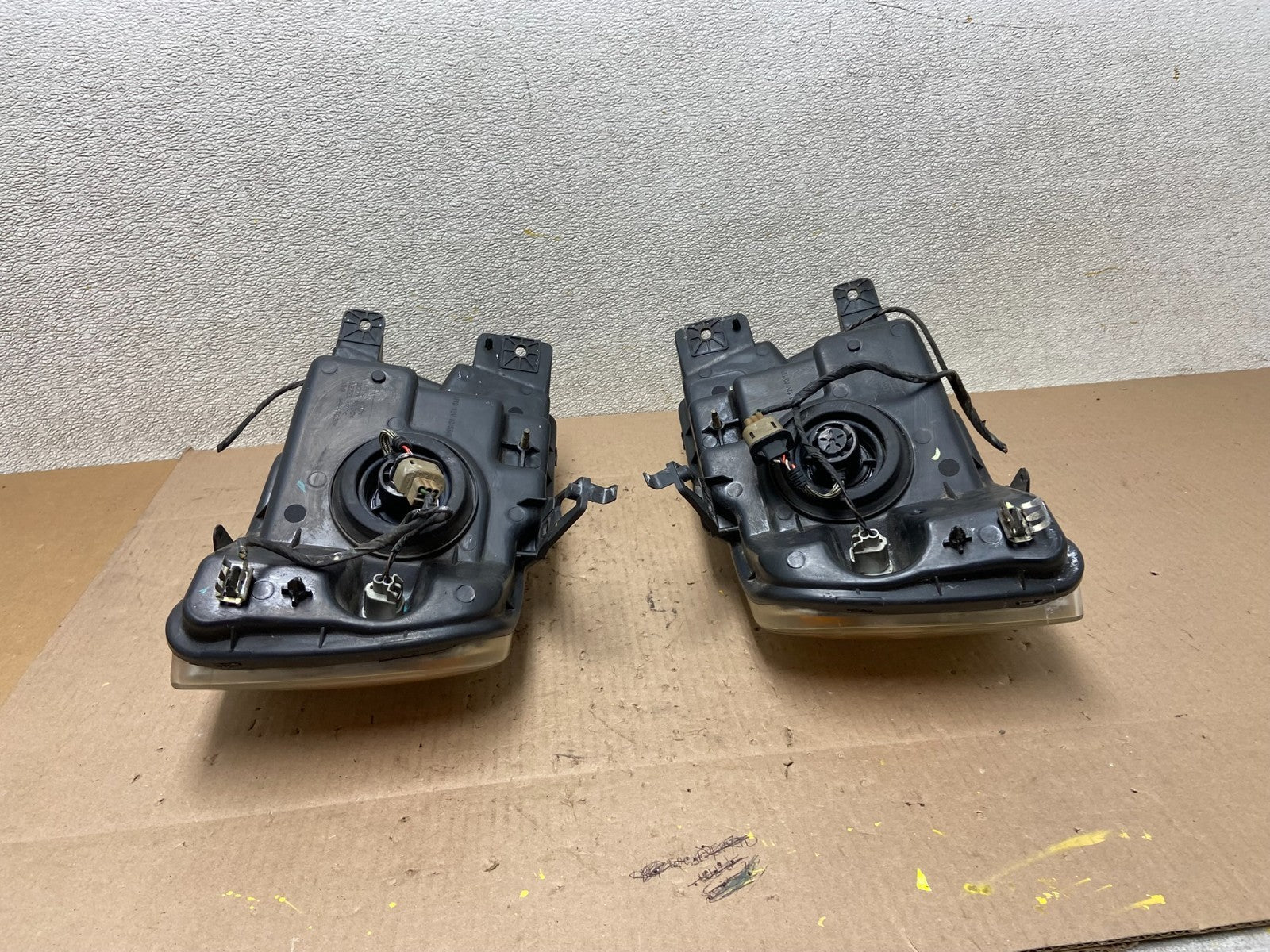 2004 to 2008 Ford F-150 F150 Left+Right Halogen Headlights Z6176 DW9
